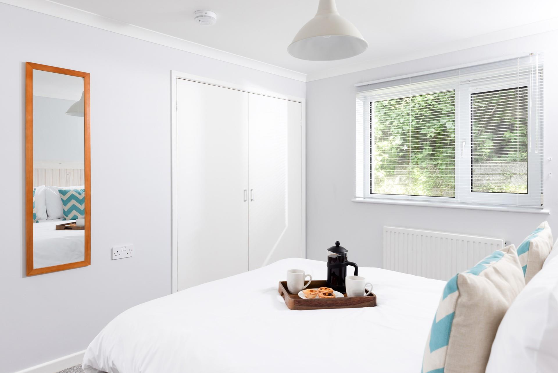 The spacious built-in double wardrobe makes unpacking easy!