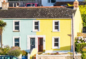 The Turquoise House is located in the heart of Hayle town nearby to the beaches and shops.