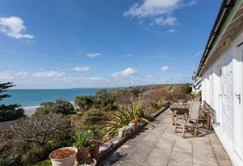 The dining room leads out onto the terrace where you will be thoroughly spoilt with postcard-worthy sea views!