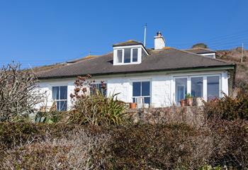 Bonny Bank is on the 'Sea Meads' complex in Praa Sands and is great for guests who want a relaxing beach holiday!