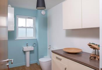 The cloakroom has a WC and washing machine.