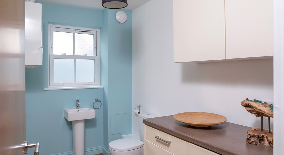 The cloakroom has a WC and washing machine.