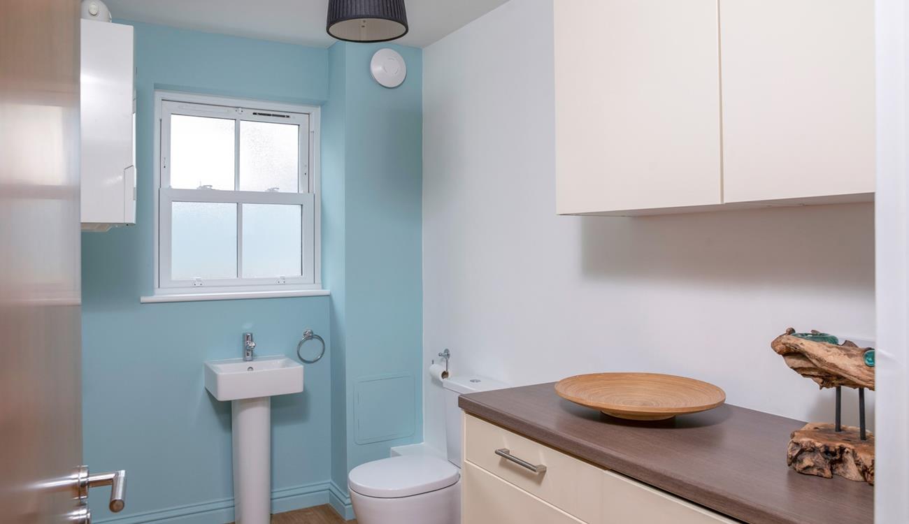 The cloakroom has a WC and washing machine.