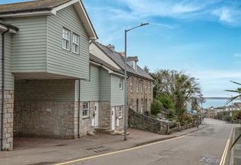 Moments from the beach, Spinnaker is a lovely coastal retreat.