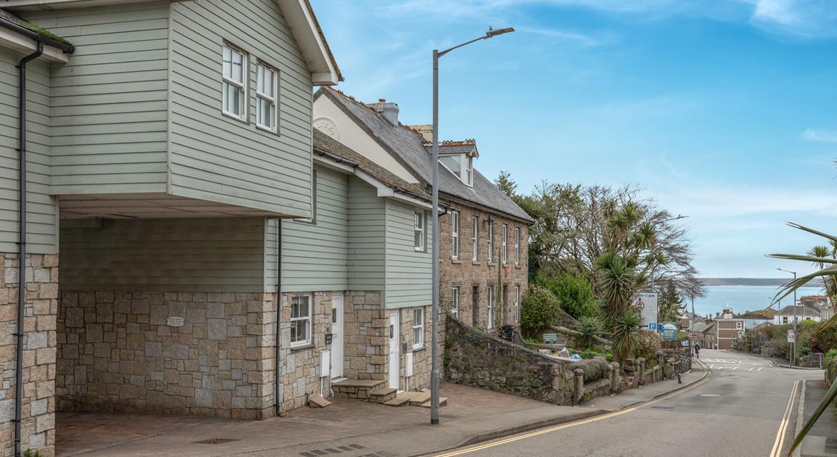 Moments from the beach, Spinnaker is a lovely coastal retreat.