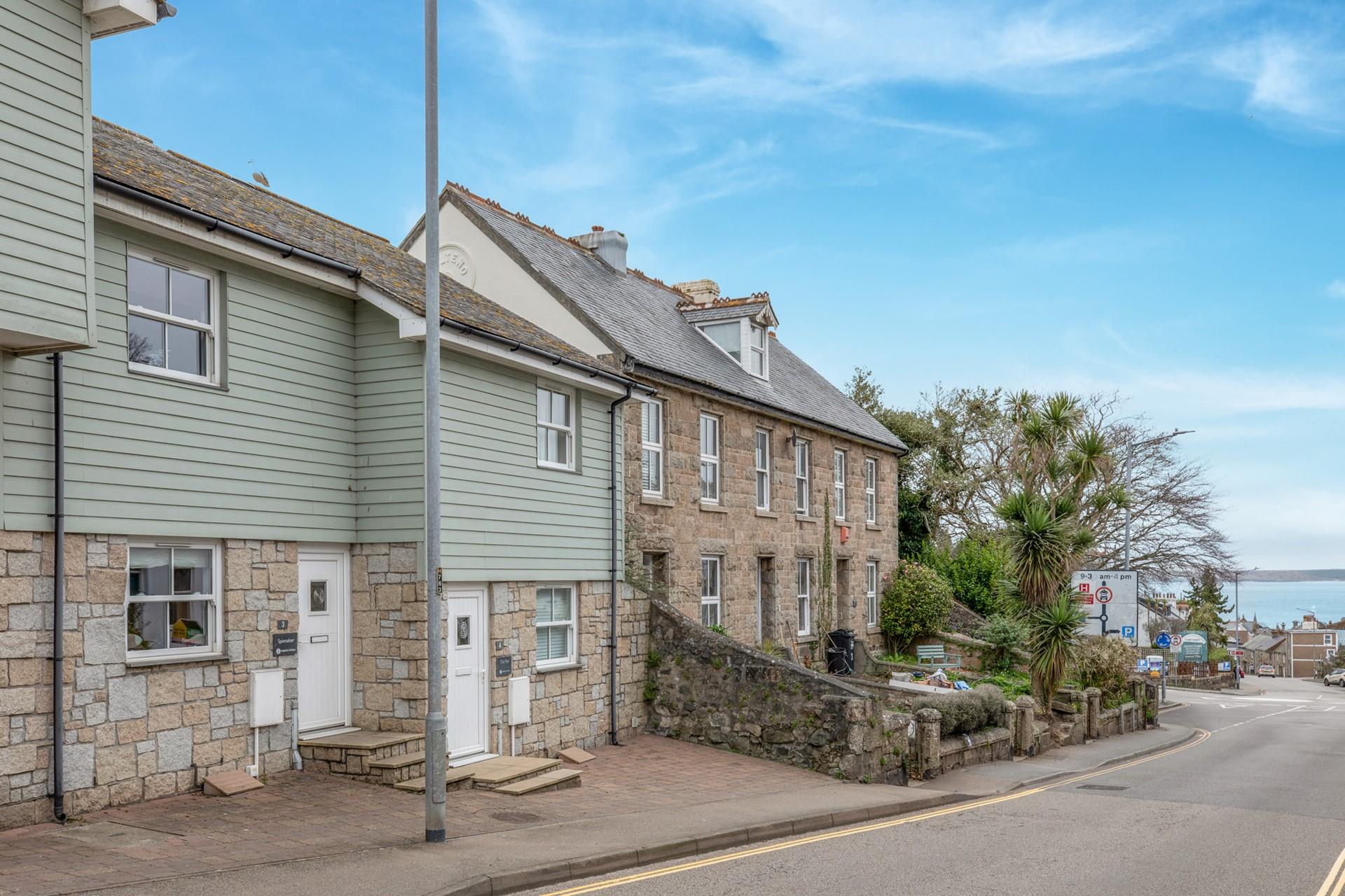 Stay in the heart of St Ives with the shoreline on your doorstep.