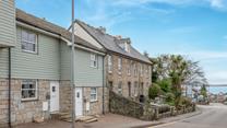 Stay in the heart of St Ives with the shoreline on your doorstep.