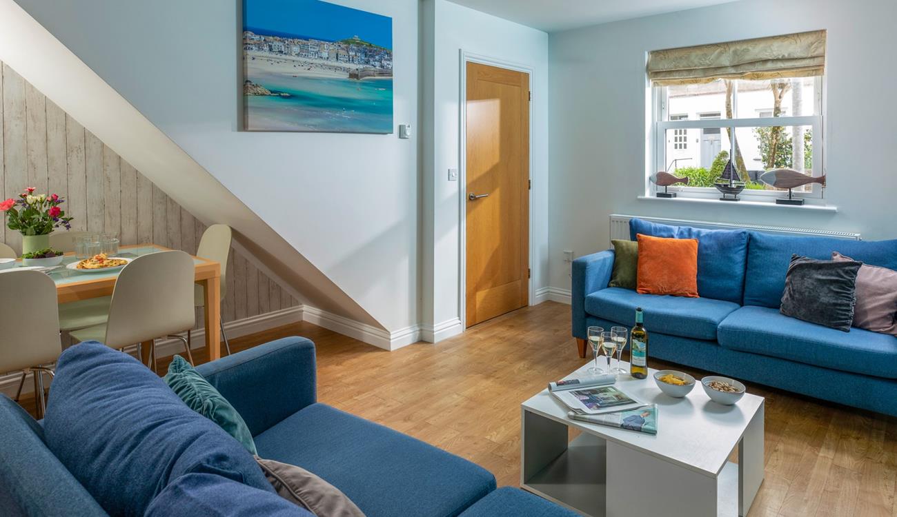 The sofas create a social space for the family to relax in the evening.