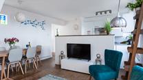 The open living space means you can spend quality time together as a family whether that be cooking, dining or relaxing.