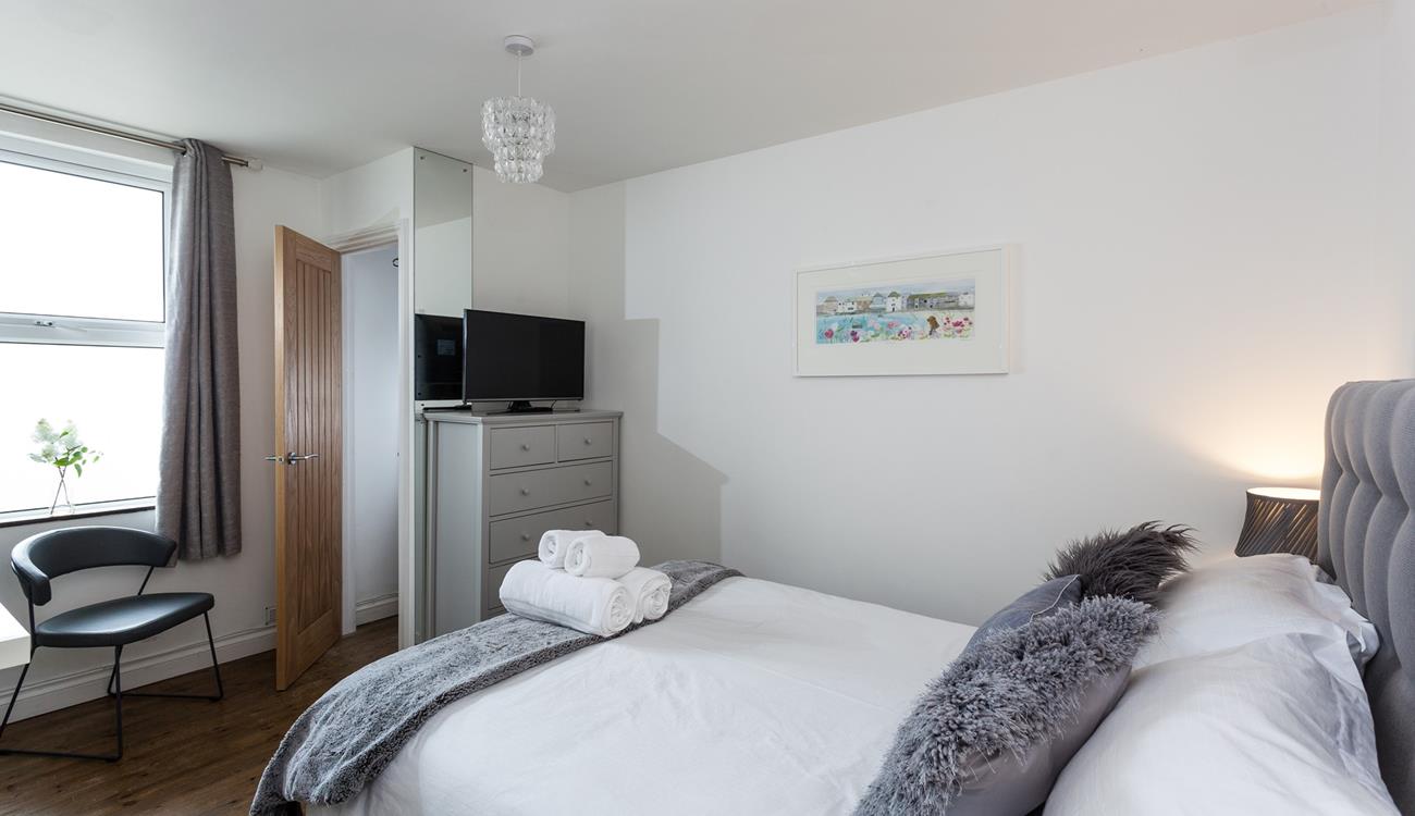 Bedroom 1 has access to Netflix and Disney + for cosy evenings.