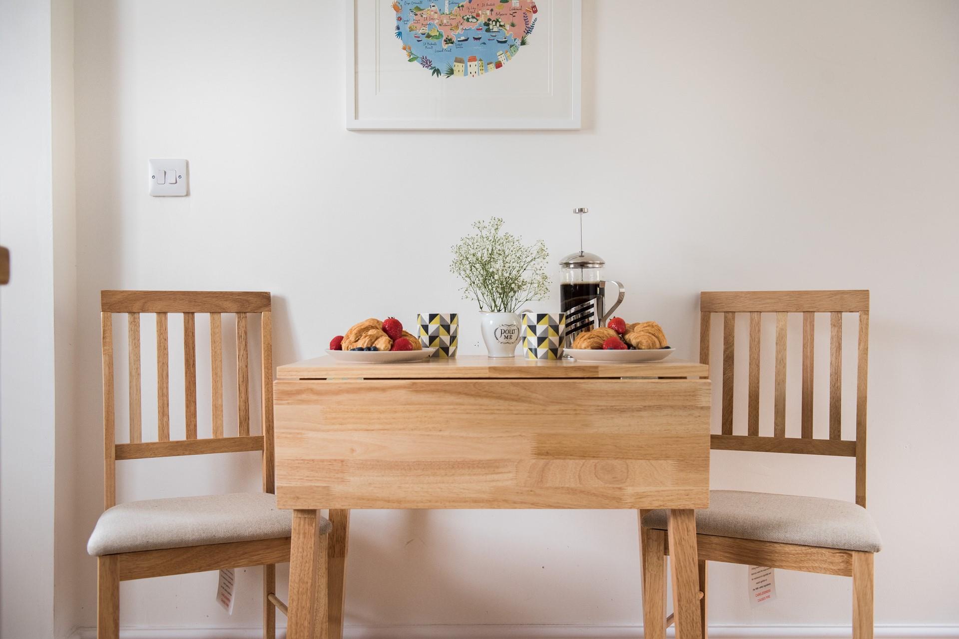 A dining table and additional breakfast bar ensure that there is room for everyone to gather for family meals.