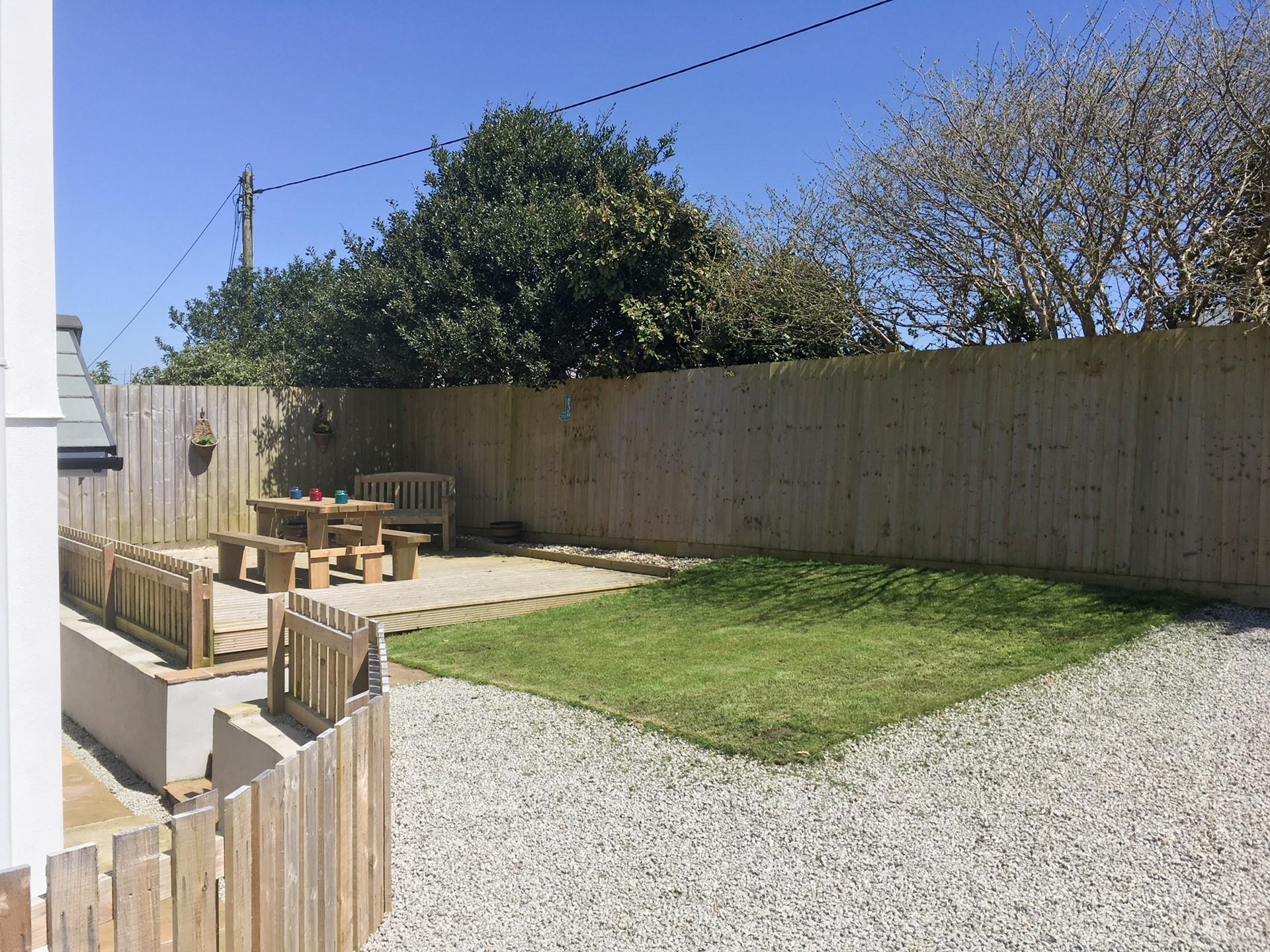 Dine al fresco on balmy evenings!