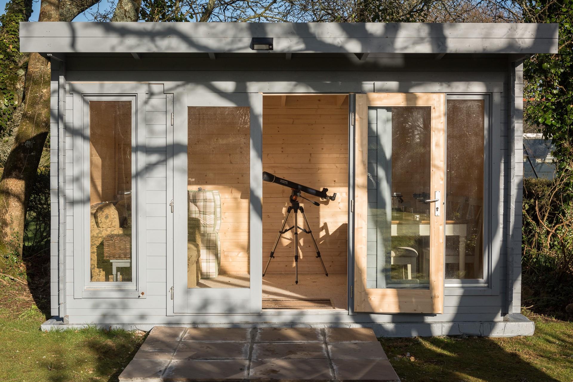 The property benefits from a summer house with seating and a telescope! Entertain kids and adults alike with some star gazing on clear nights.