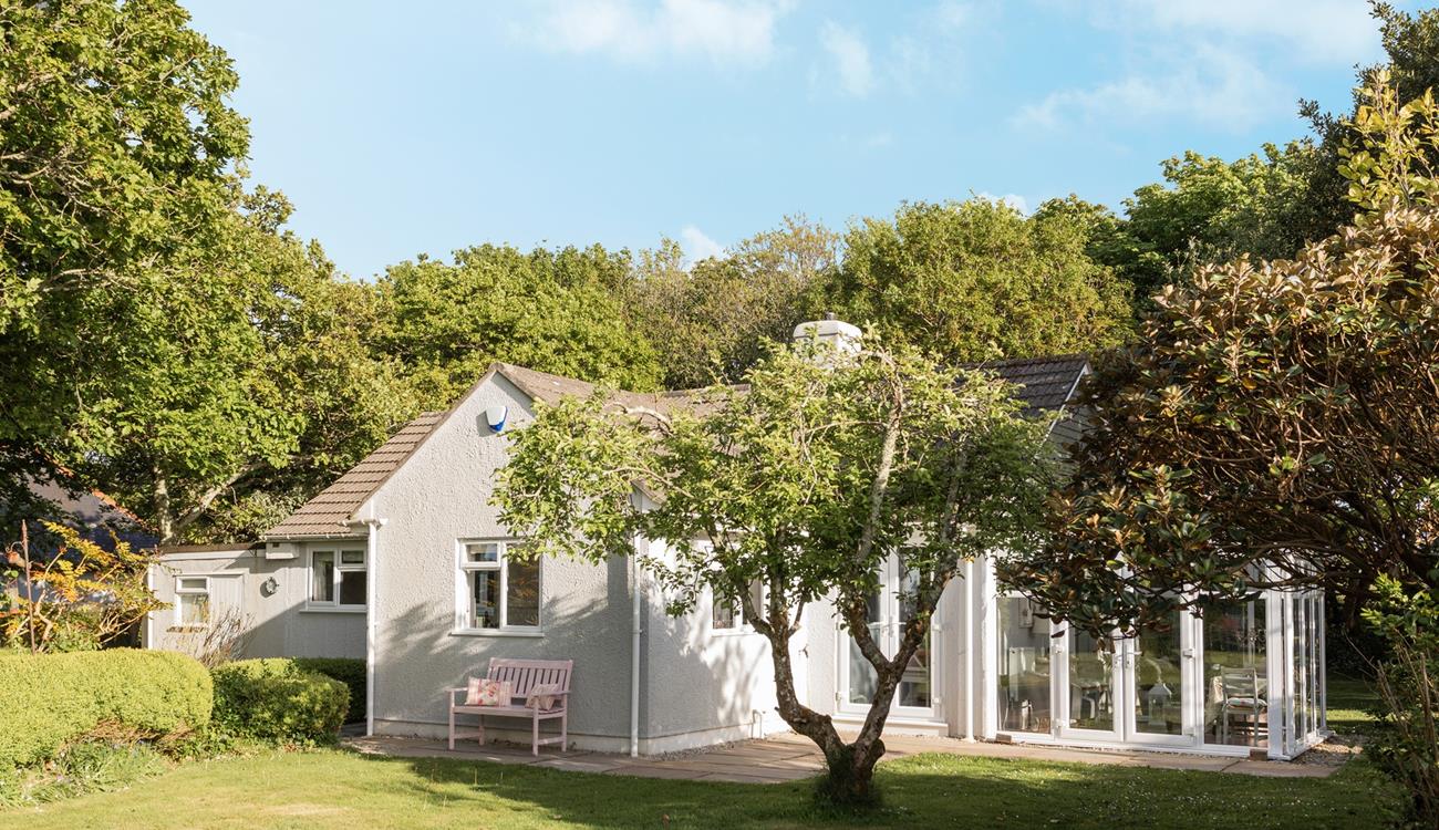 The location gives easy access to the beautiful beaches of the north coast.