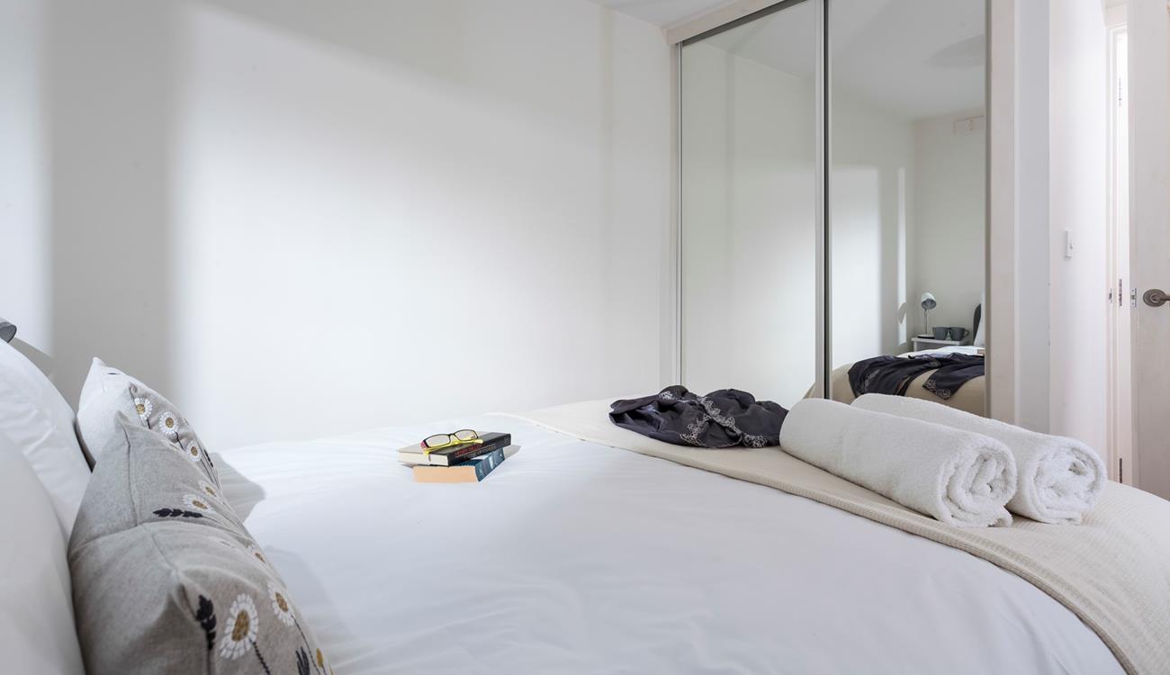 Wake up from a dreamy night's sleep and enjoy your morning cuppa in bed.