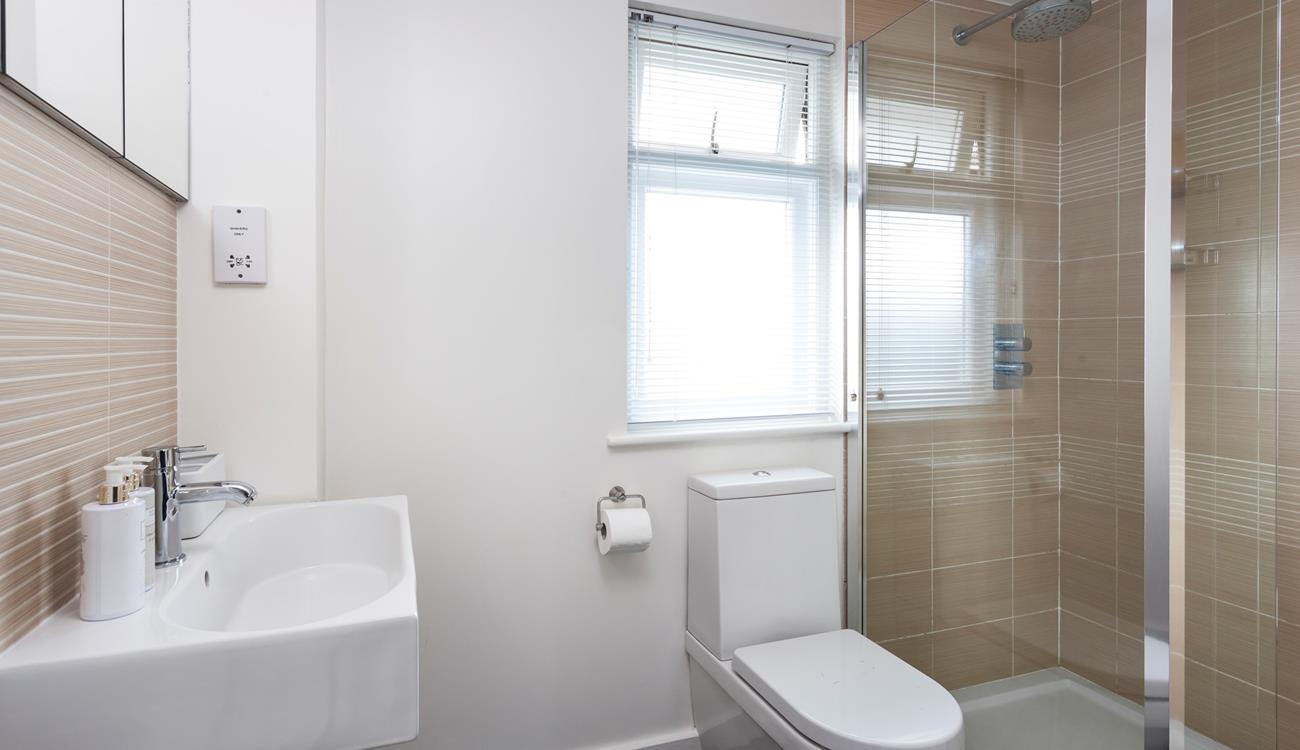 Get ready for an evening out in Penzance in the family bathroom.