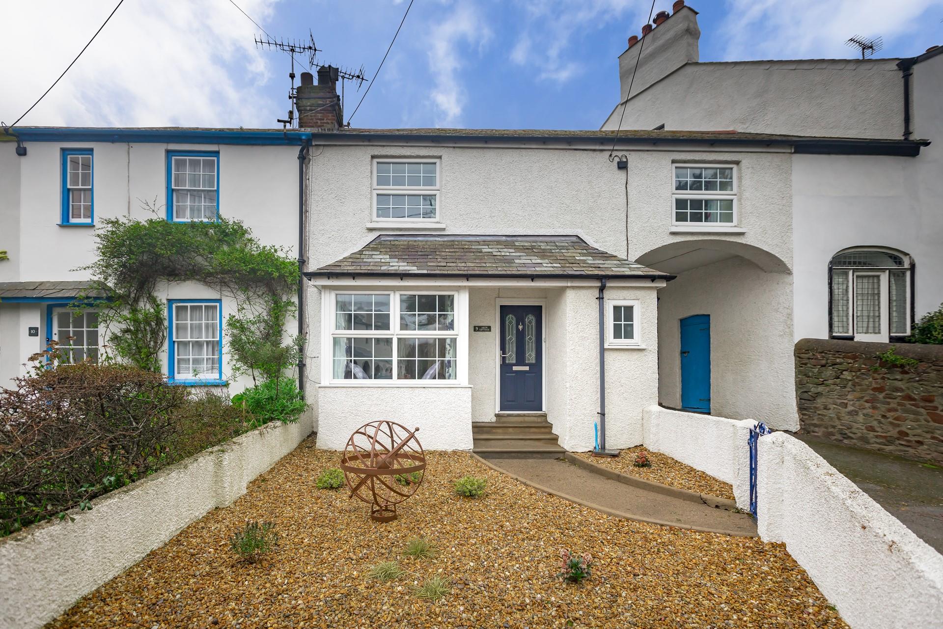 Step out the door and take a walk to Summerleaze beach for a day on the sand.