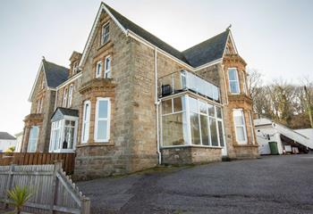 Porthia View has a Victorian-style stone-faced facade with sandstone bay window accents.