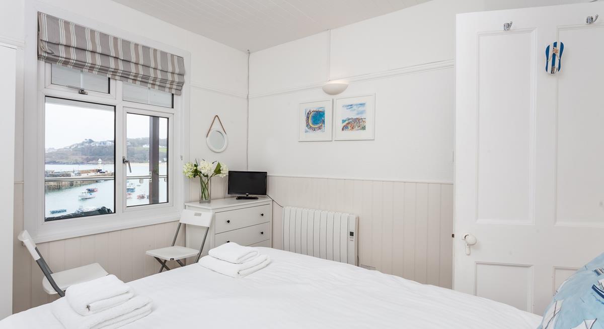 After a restful nights sleep, sit up in bed and take in a lovely view of the Wharf whilst sipping your morning coffee. 
