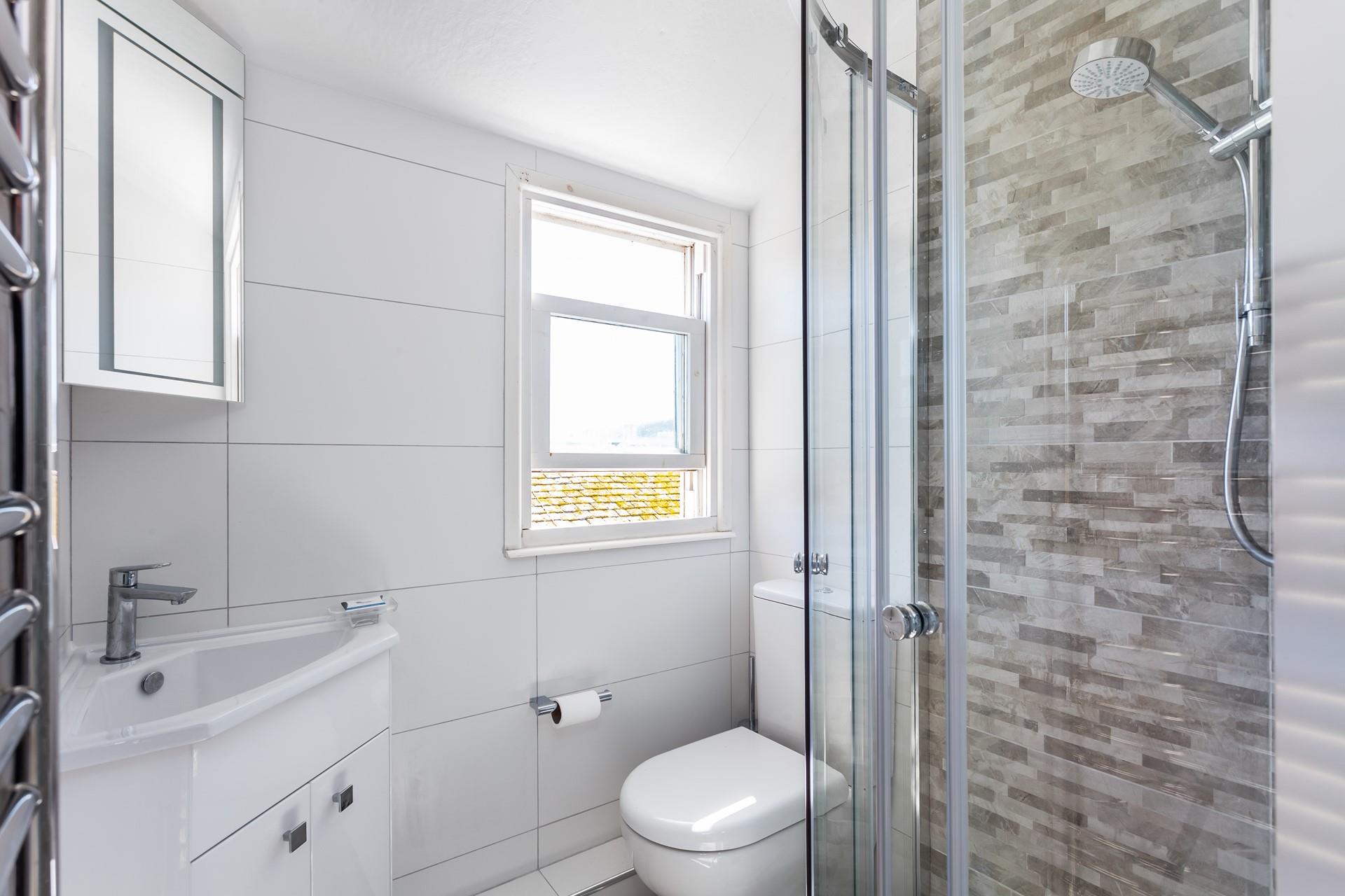 Beautifully designed, start your day with an invigorating shower or freshen up before heading out to dinner in one of St Ives' enchanting eateries. 