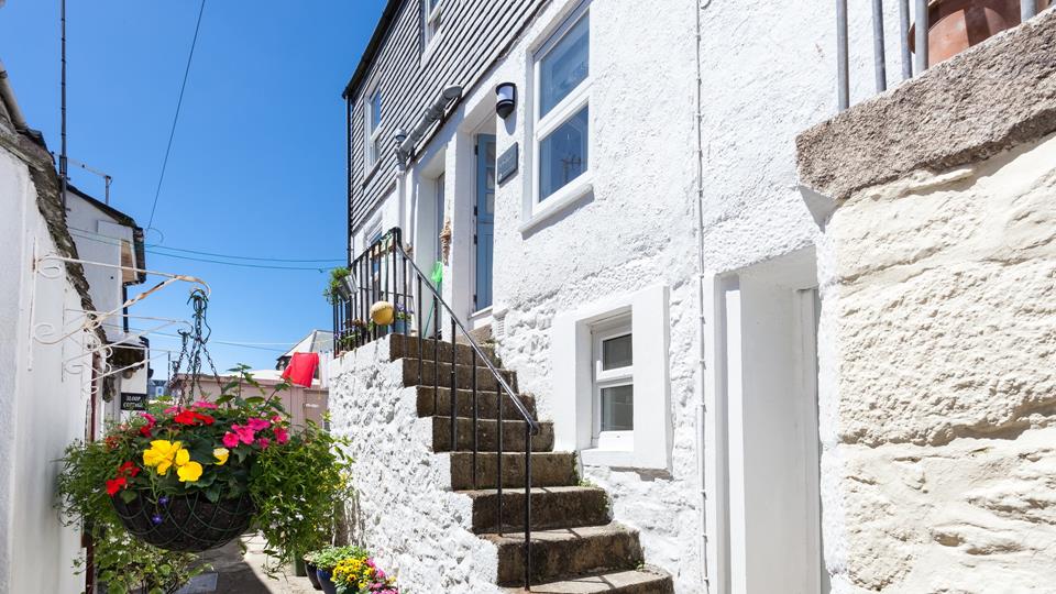 Gweggan is a former fisherman's cottage that is tucked away in the Downalong area of St Ives.