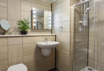 The en suite is stylishly decorated, creating a stunning space for a morning shower or to freshen up before a night out.