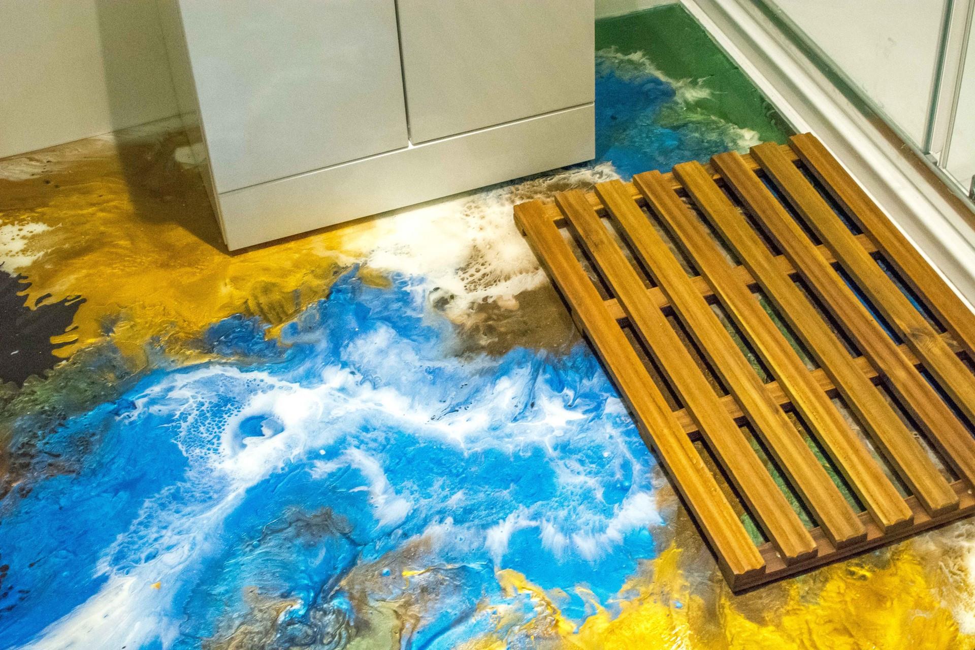 Be mesmerised by the unique handmade bespoke resin floor art in the en suite shower room!