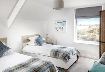 Light and spacious, the twin bedroom benefits from lovely views across Bude Golf course.