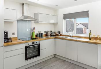Elegant and stylish, the fully equipped kitchen has all you need to rustle up delicious suppers.