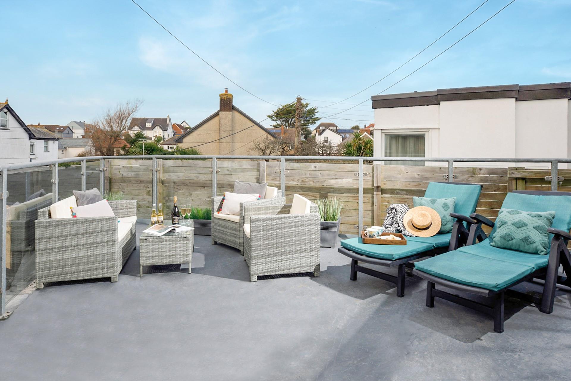 Open a bottle of wine and soak up the evening sun on the roof terrace.
