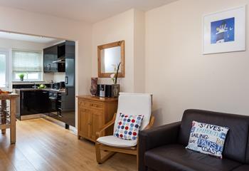 Put on some music and let the soundwaves flow through this lovely open plan living space.