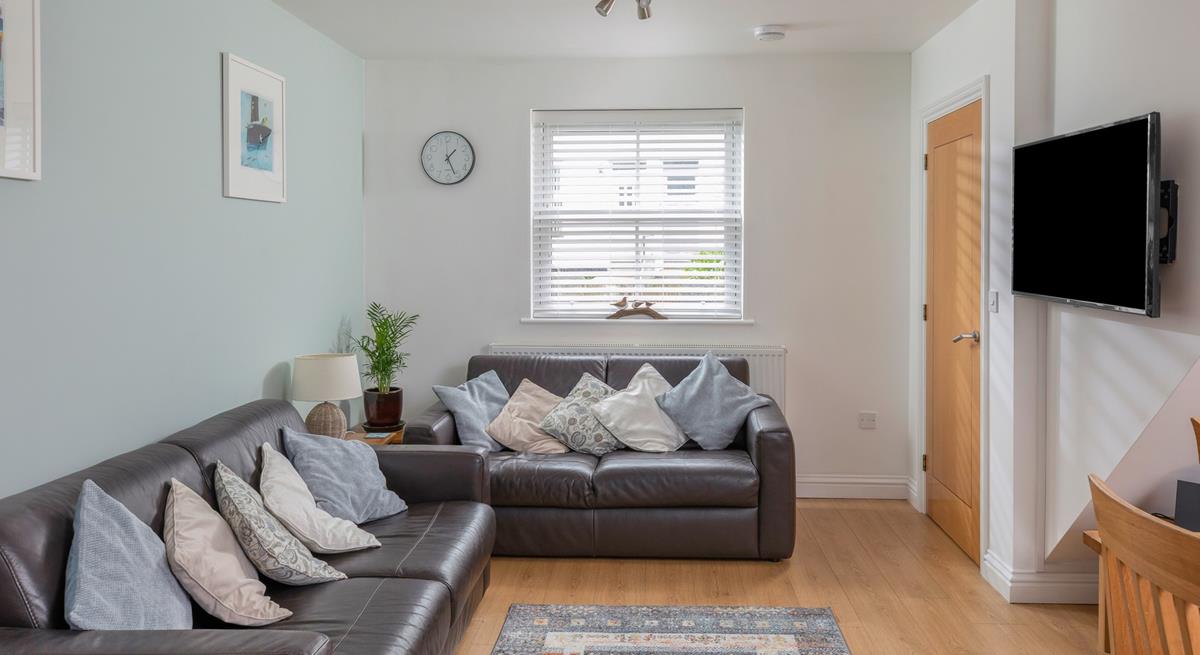 The stylish decor reflects the seaside location with cool blues.