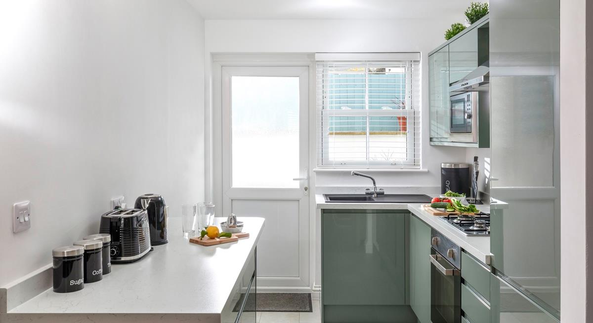 The contemporary kitchen makes whipping up delicious meals an absolute pleasure.