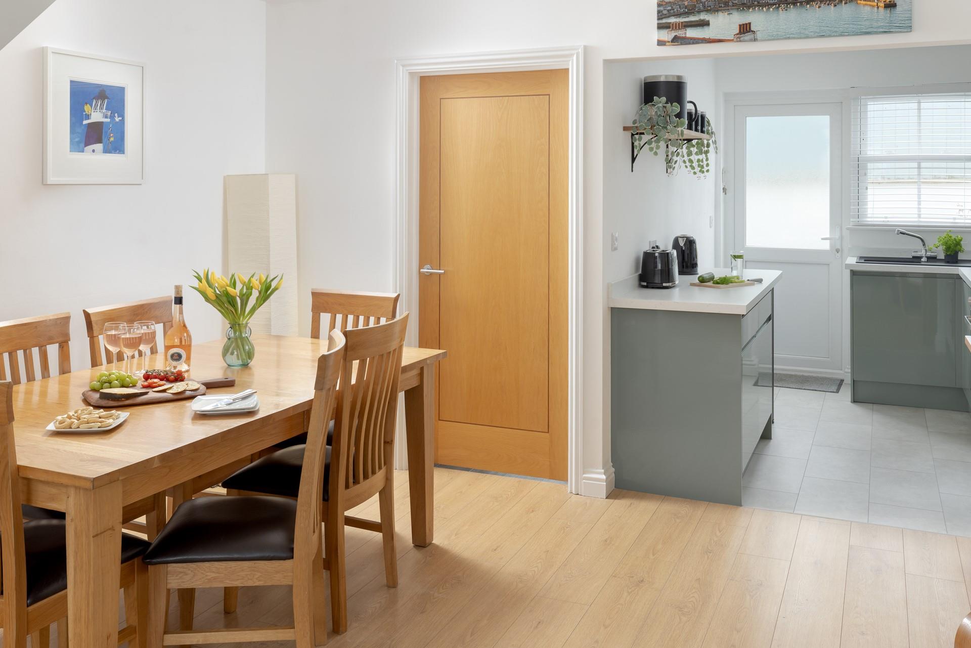 Cook and dine together after a busy day on the beach!