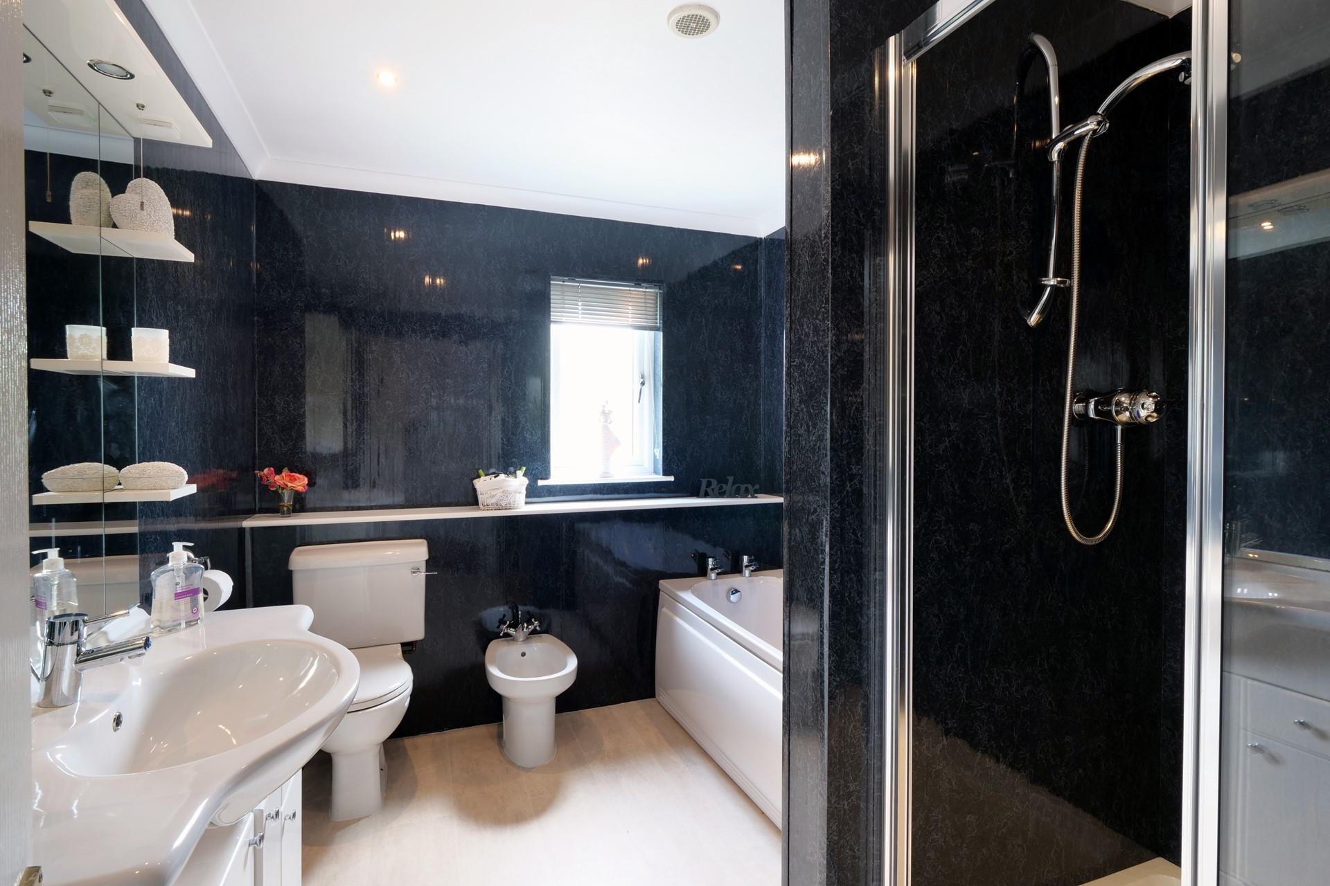 The family bathroom has a separate shower and bathtub for washing sandy toes and salty hair.