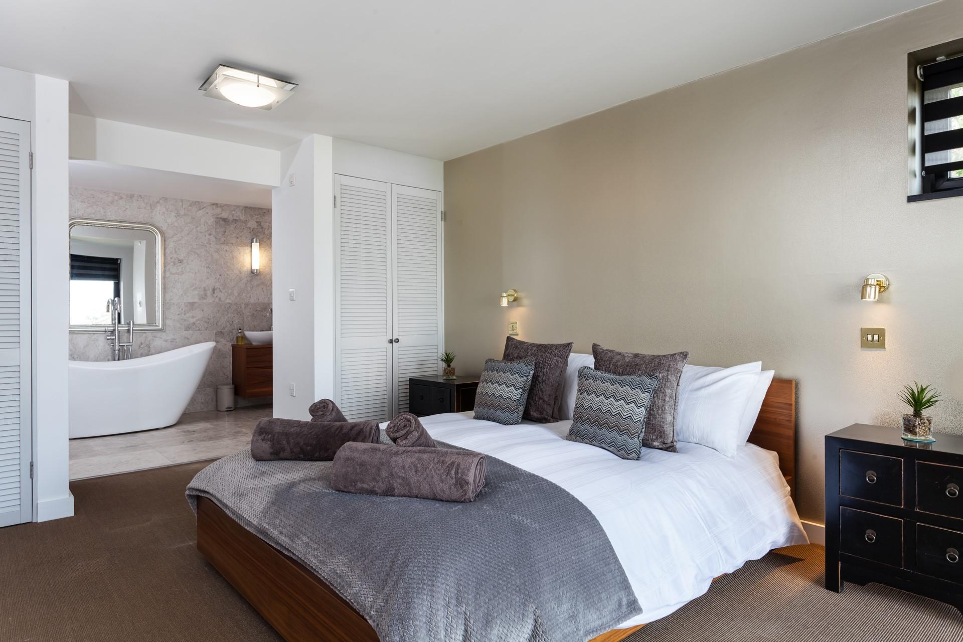 Sink into the soft sheets of the king size bed and drift off for a peaceful night's slumber.