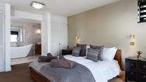 Sink into the soft sheets of the king size bed and drift off for a peaceful night's slumber.