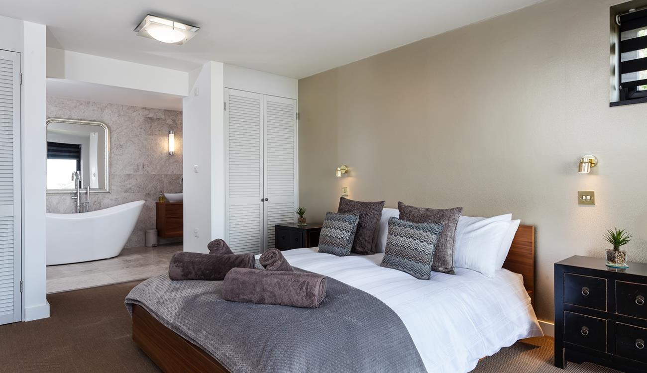 Sink into the soft sheets of the king size bed and drift off for a peaceful night's slumber.