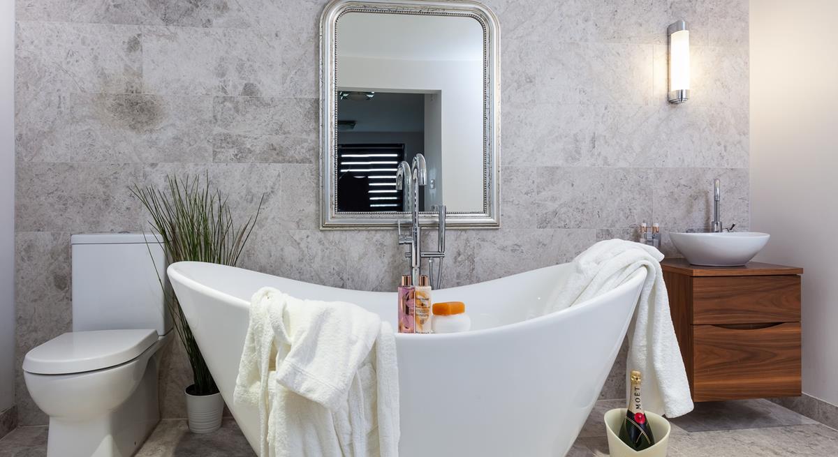 As well as a luxurious bathtub, there is an invigorating rainfall shower to wake you each morning.