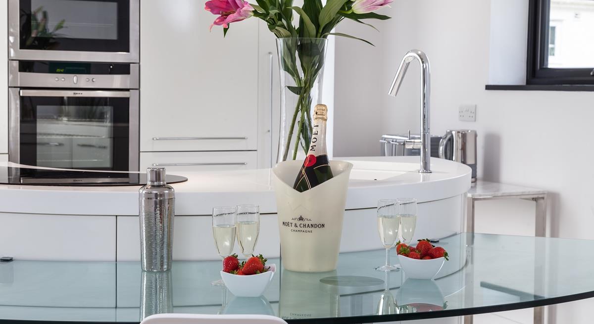 Cook a tasty Sunday roast for the whole family, the double oven will make it a breeze!