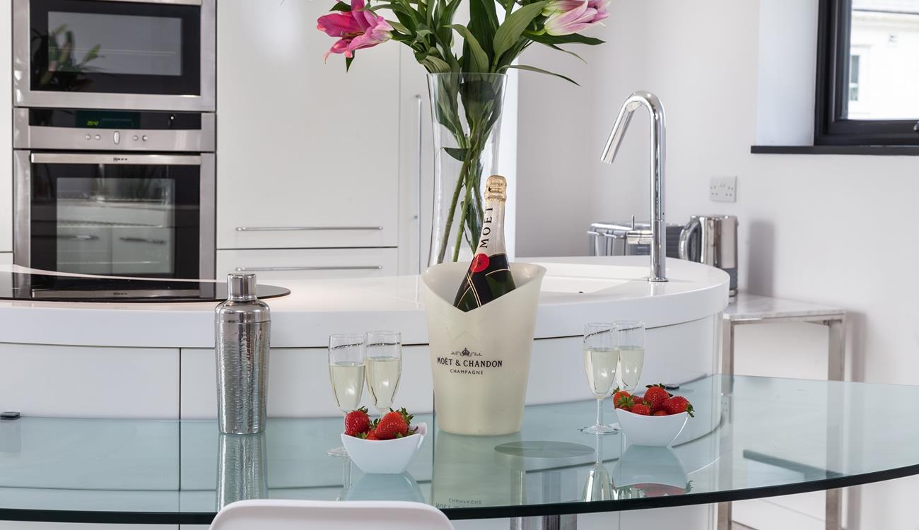 Cook a tasty Sunday roast for the whole family, the double oven will make it a breeze!