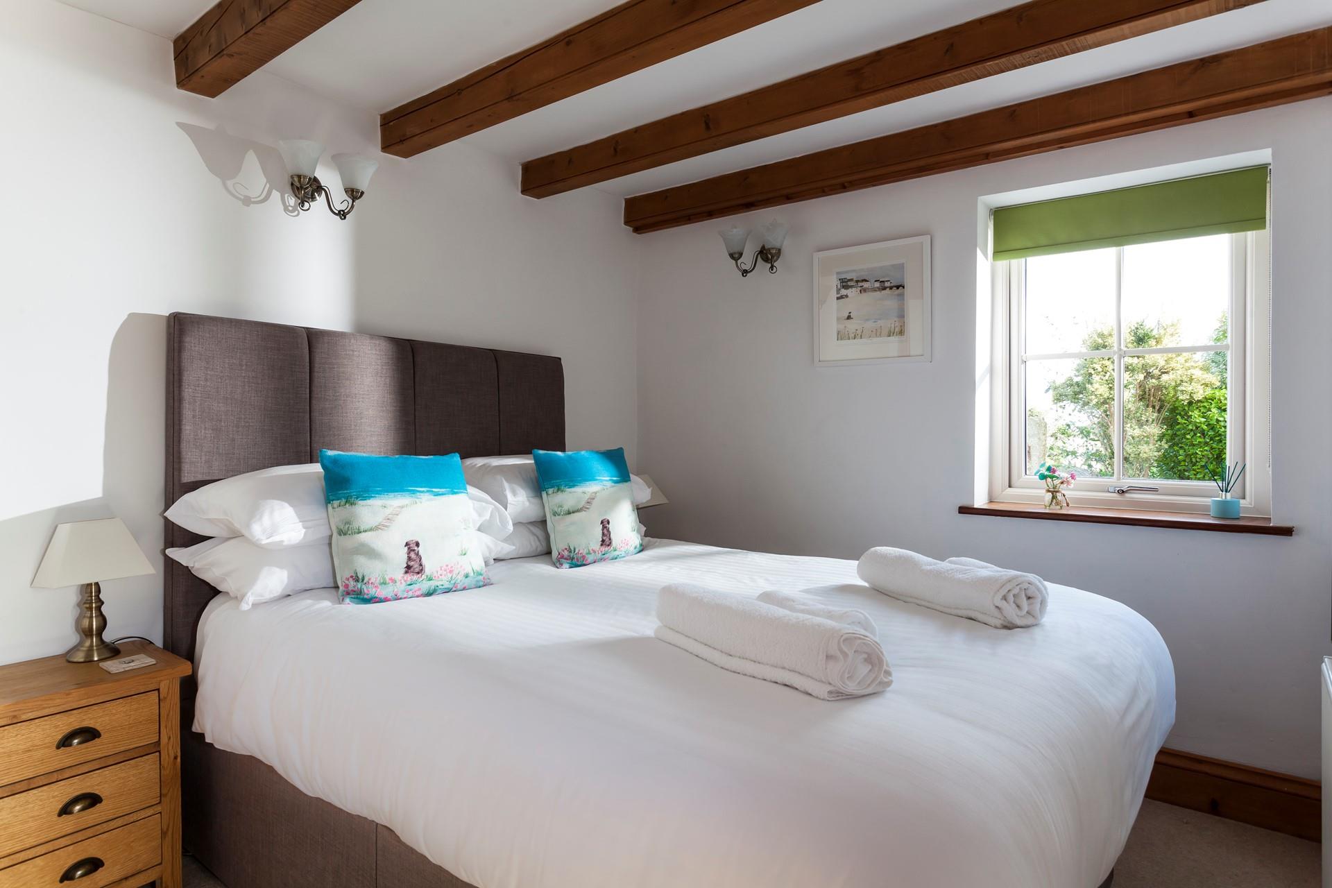 Sink into the plump pillows and have a peaceful sleep.