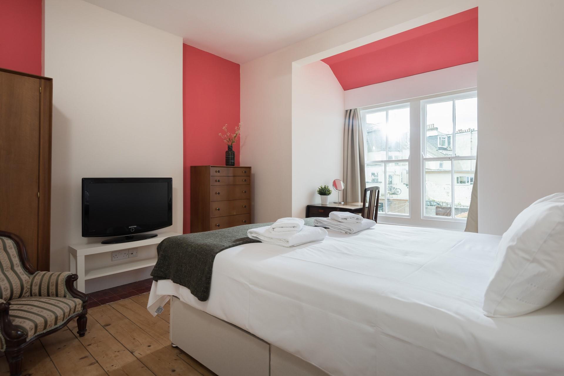 Colour block walls add a fun pop of colour to the room!