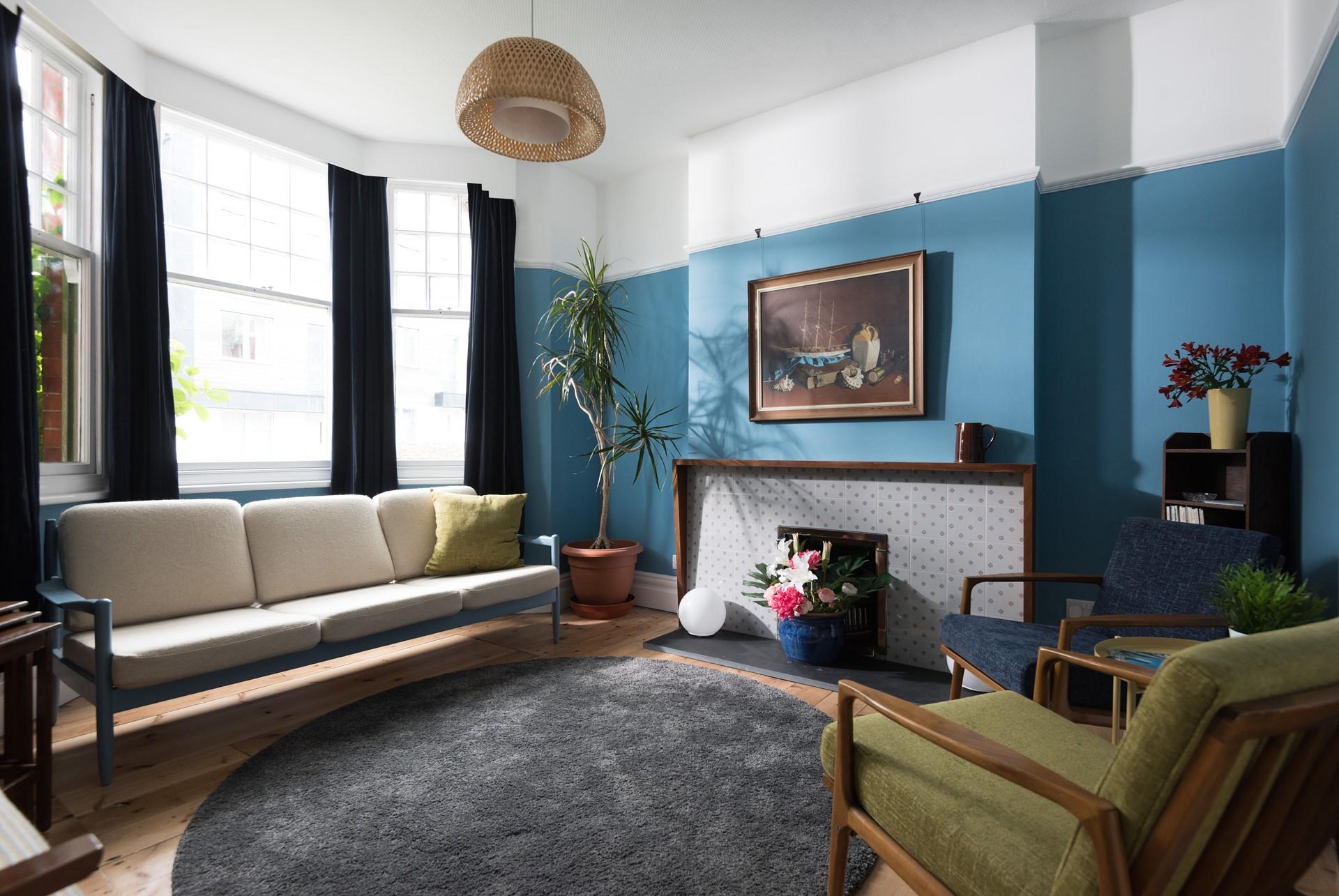 The sitting room is a wonderfully quiet space. With no TV to distract you, it is the perfect spot for reading a book. 