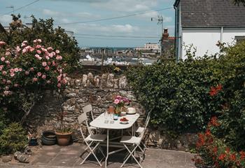 The garden with its adorable dining area and beautiful blossoms is straight out of a daydream! 