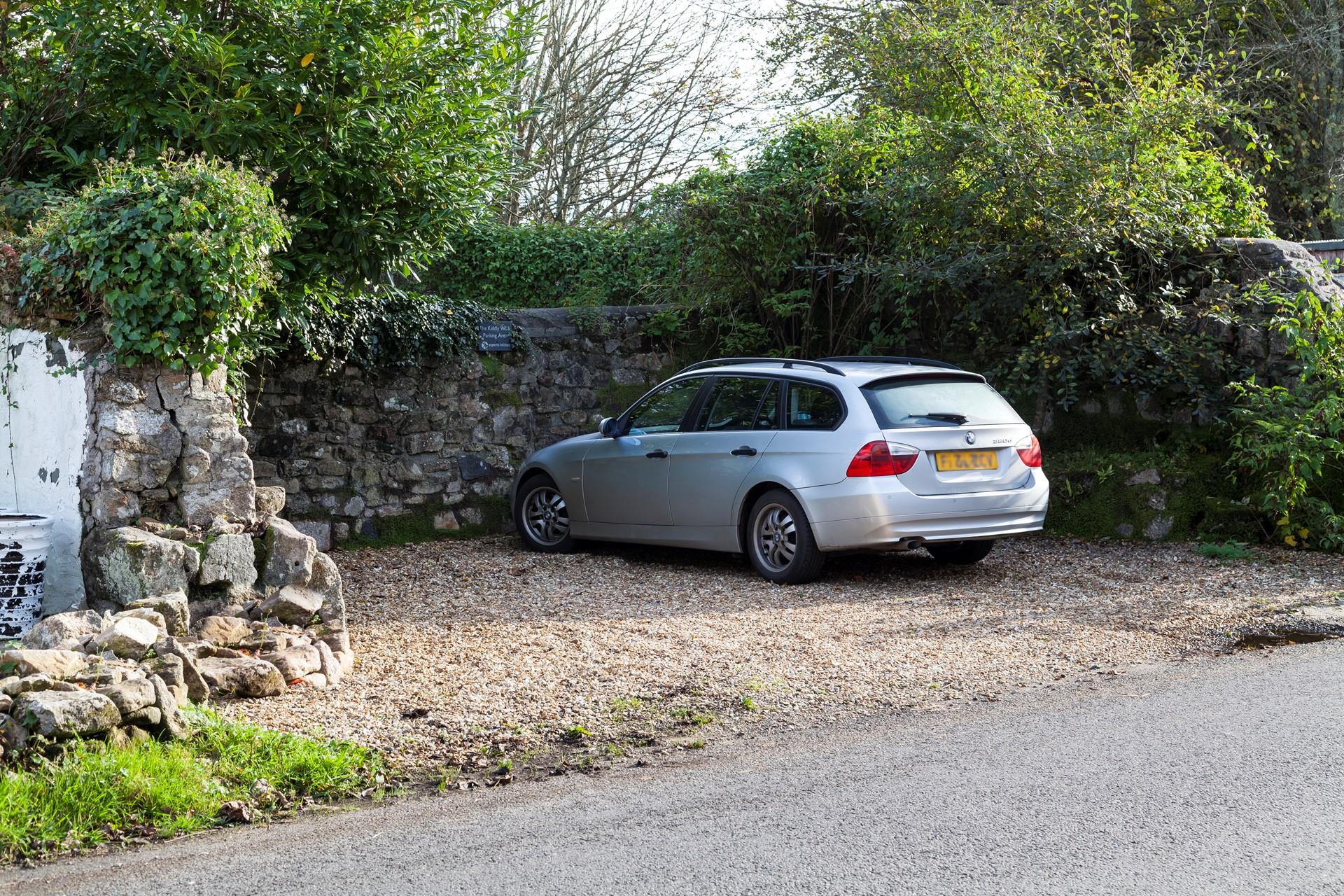 The Kiddly Wink has parking included at the property.