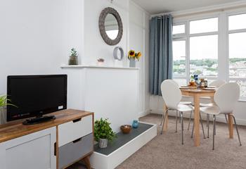 Bright and airy, the sitting room has a calm and relaxing environment. 