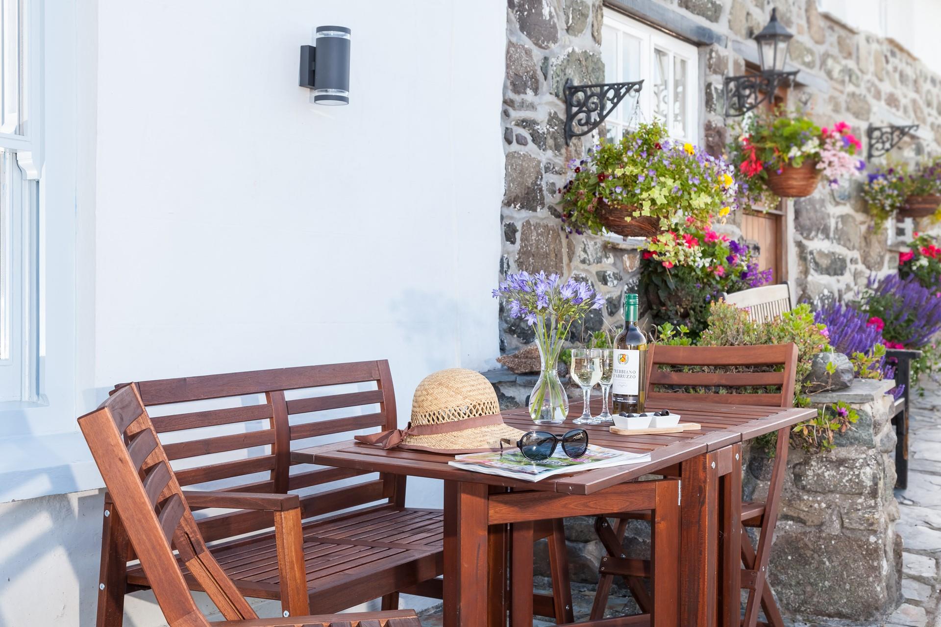 Take a quiet afternoon to yourself in the patio area and catch up on some reading whilst you soak up the sun and glorious views.