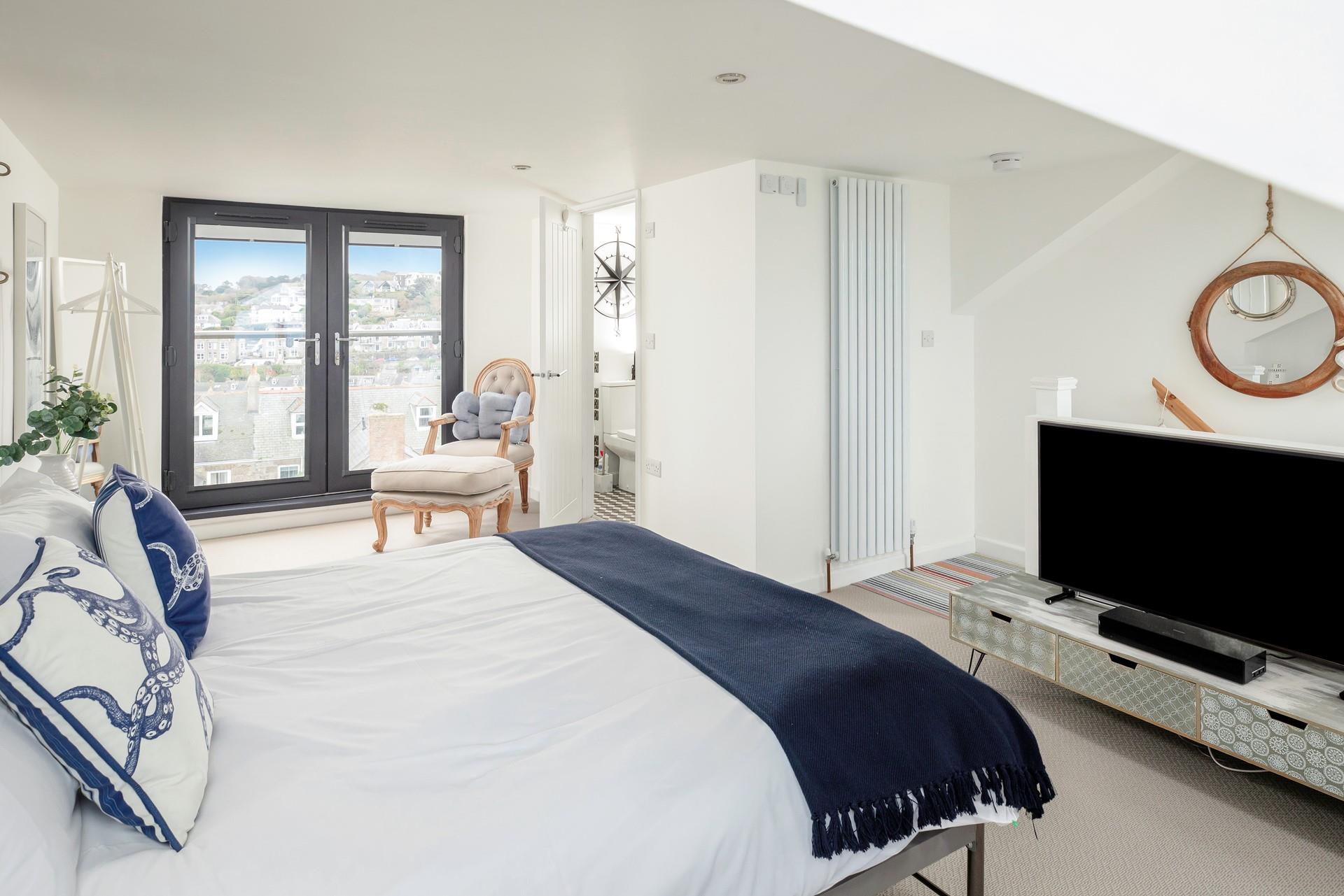 Sit in the window and gaze out at the beautiful views with a cup of tea in hand.