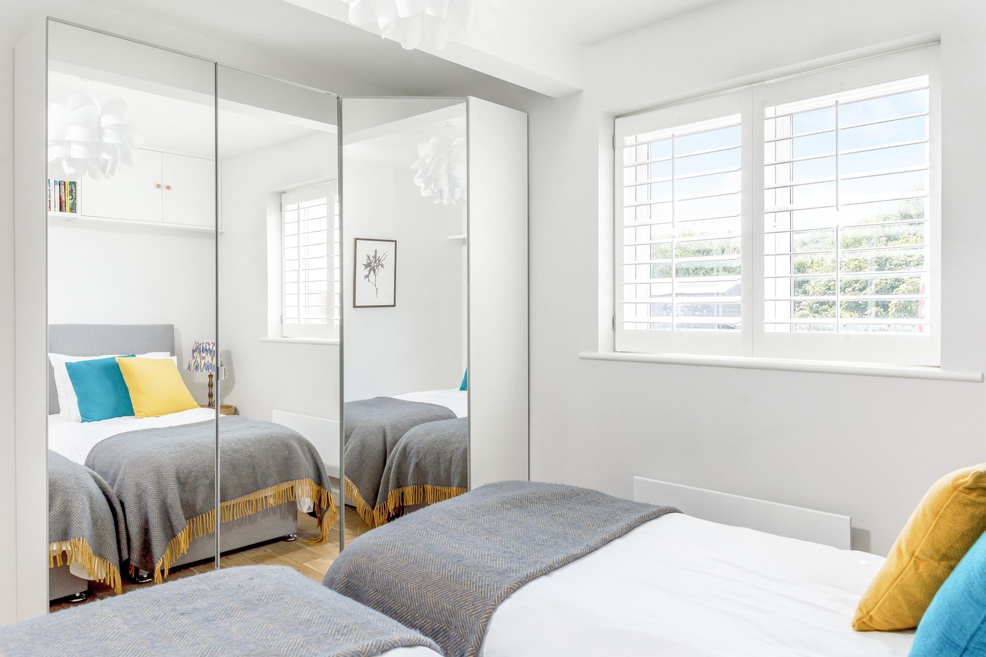 Zip and link beds allow for flexible sleeping arrangements.